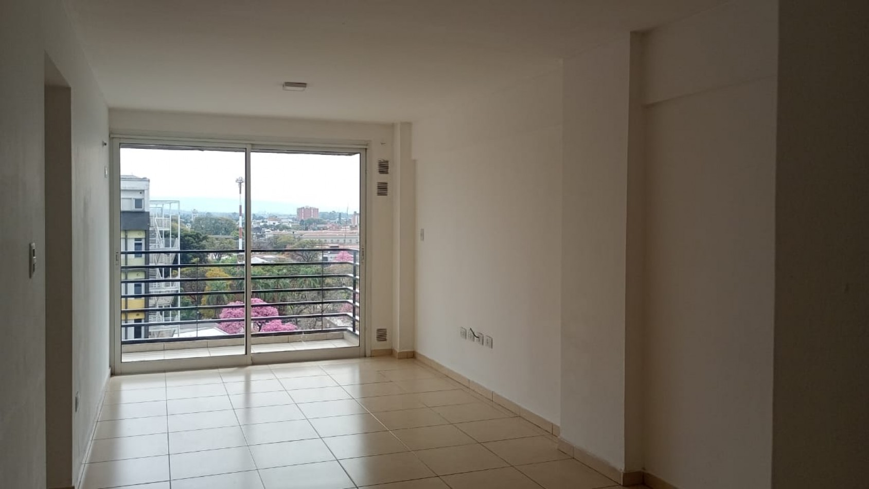 Av Mate de Luna no1530 