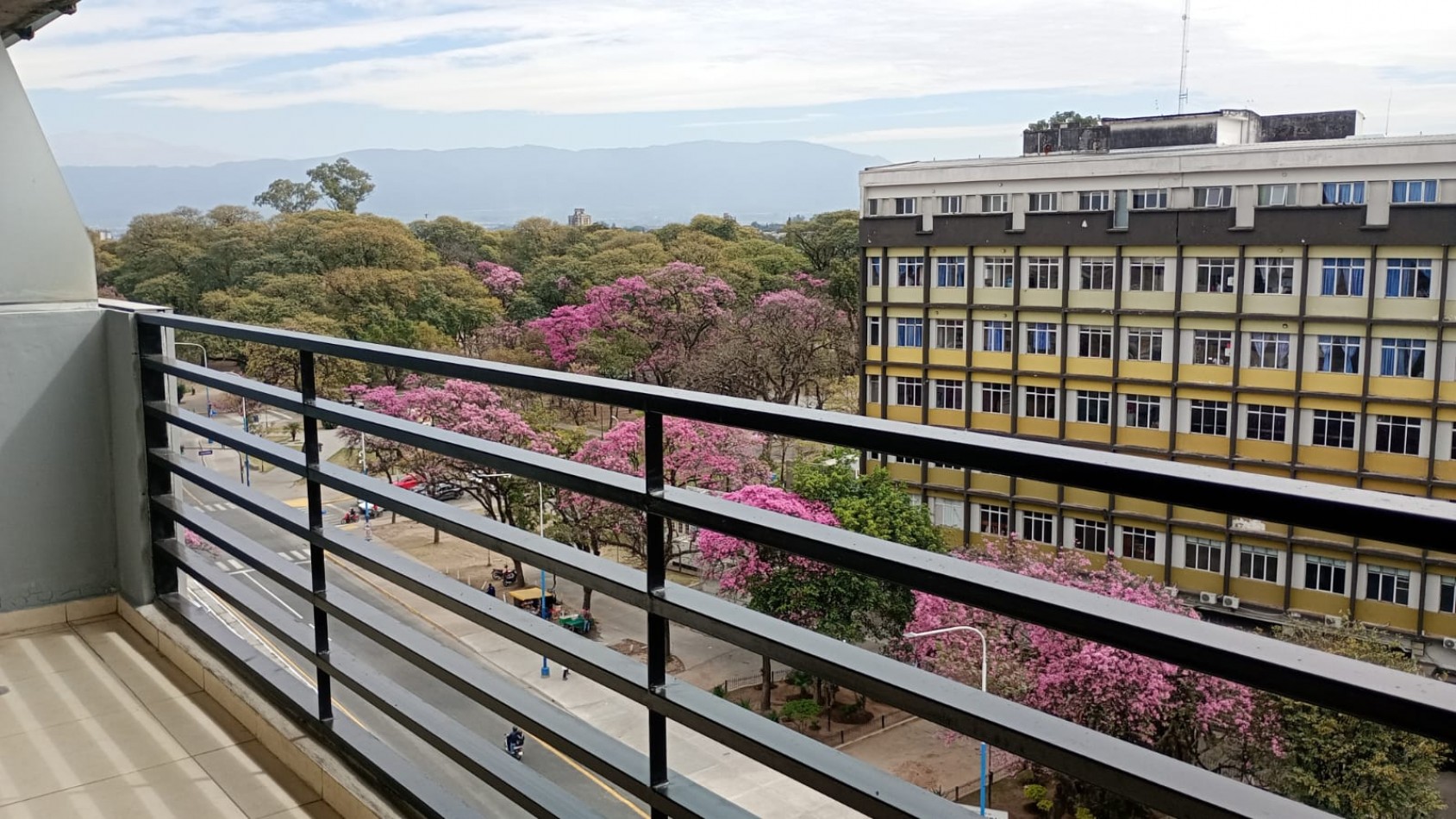 Av Mate de Luna no1530 